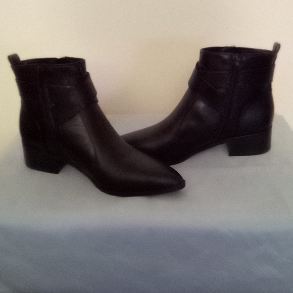 A Pair Of  Black Boots. - Picture 2 of 6